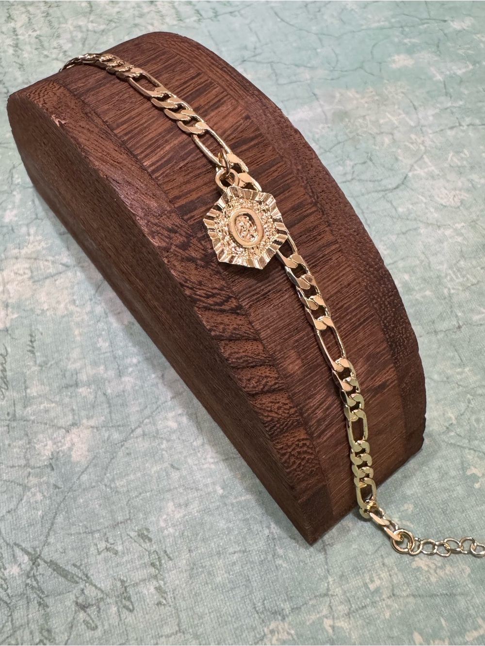 GOLD TONE INITIAL O ANKLET